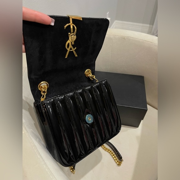 Saint Laurent Vicky in Patent Leather - Picture 9 of 12